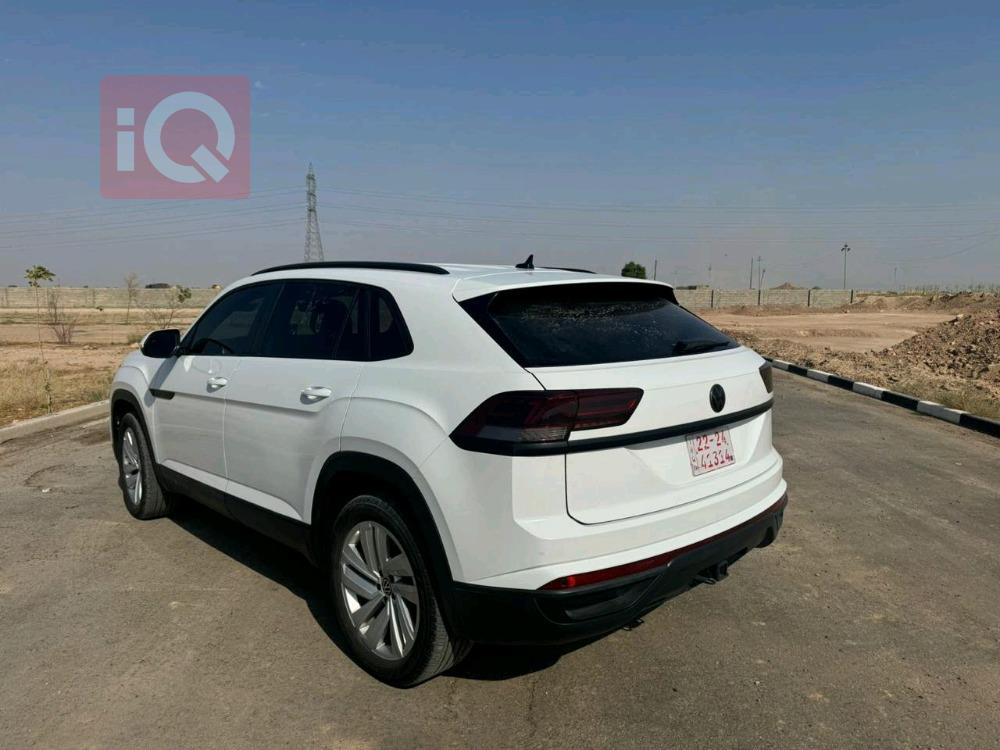 ڤۆڵکسواگن ئەتڵەس کرۆس سپۆرت